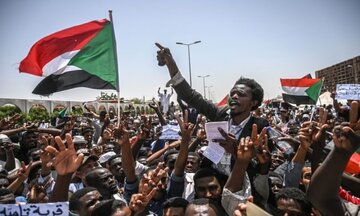 مردم سودان خواستار سرنگونی دولت انتقالی شدند