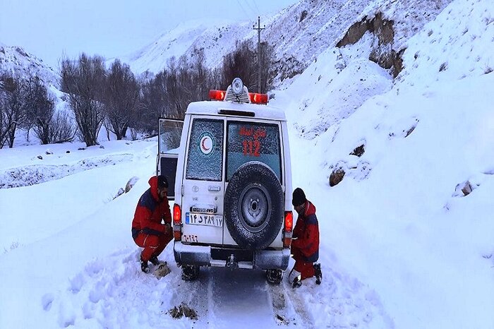 ۲ کوهنورد گرفتار در ارتفاعات برفی تکاب نجات یافتند