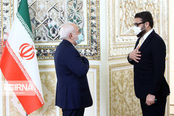 Afghan official meets with FM Zarif