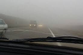 مه غلیظ دید رانندگان را در جاده‌های کوهستانی زنجان کاهش داد