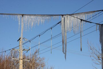 جلوه های زیبای یخ زدگی به دلیل سرمای شدید هوا در بروجرد