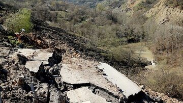 زمین در روستای افسرآباد اردل چهارمحال و بختیاری دوباره رانش کرد