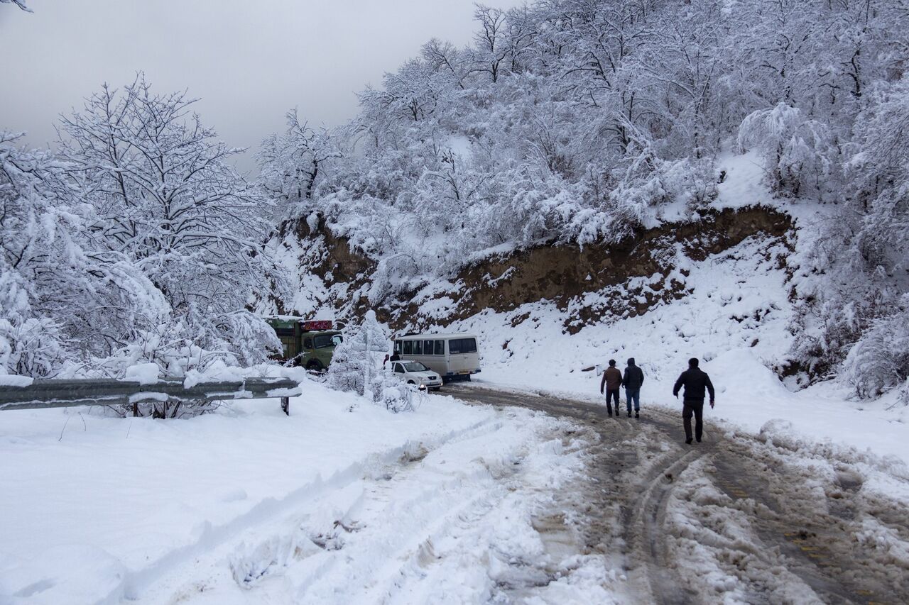 تردد در جاده‌های کوهستانی گلستان با زنجیر چرخ امکان پذیر است