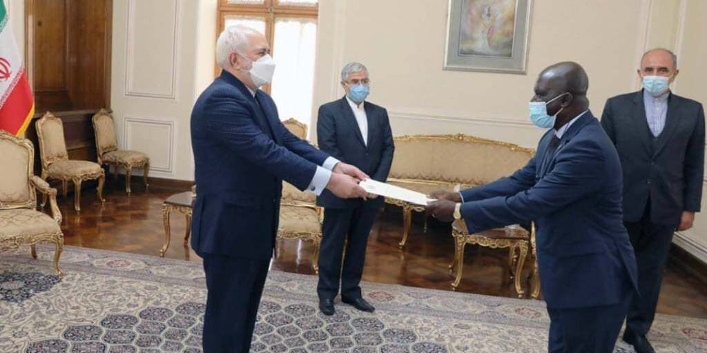 New Ghanaian envoy submits copy of credentials to Zarif