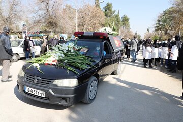 آیین بدرود با پیکر شهید مدافع سلامت در شیراز برگزار شد