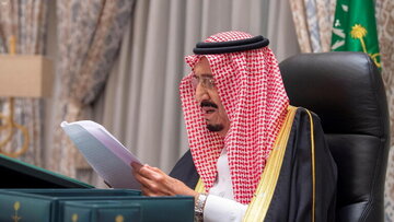 ملک سلمان از  امیر قطر برای شرکت در اجلاس ریاض دعوت کرد