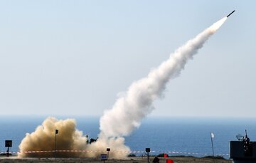 نیروی دریایی پاکستان سامانه موشکی زمین به هوا آزمایش کرد