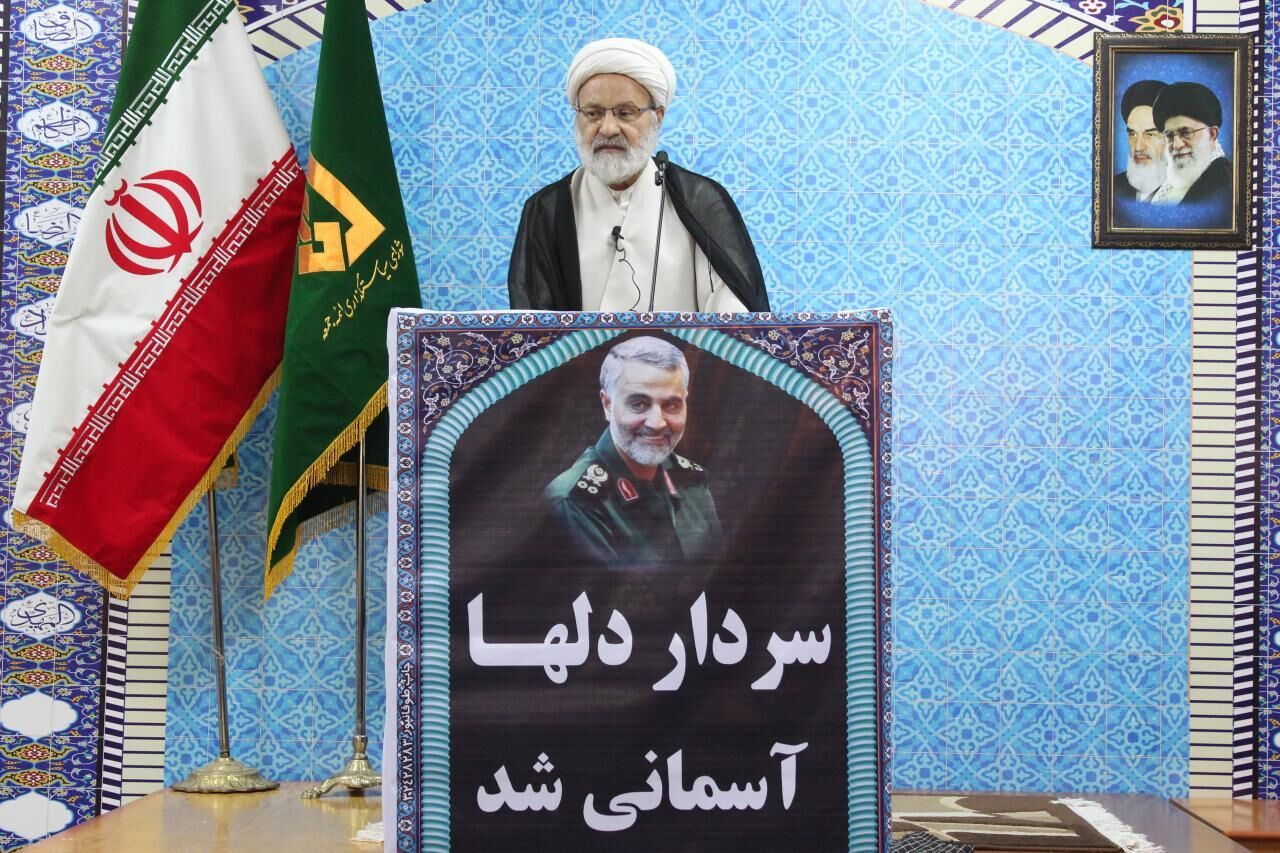 امام جمعه خلخال: سردار شهید سلیمانی سد محکمی در برابر دشمنان بود