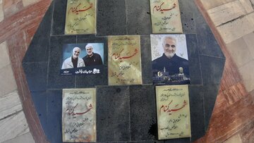 رونمایی از تابلوی سر درب پردیس دانشگاه آزاد مشهد به نام سردار سلیمانی