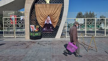 رونمایی از تابلوی سر درب پردیس دانشگاه آزاد مشهد به نام سردار سلیمانی