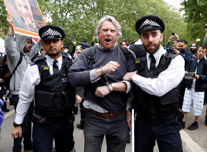 بازداشت ۱۷ معترض به محدودیت‌های شدید کرونایی در لندن
