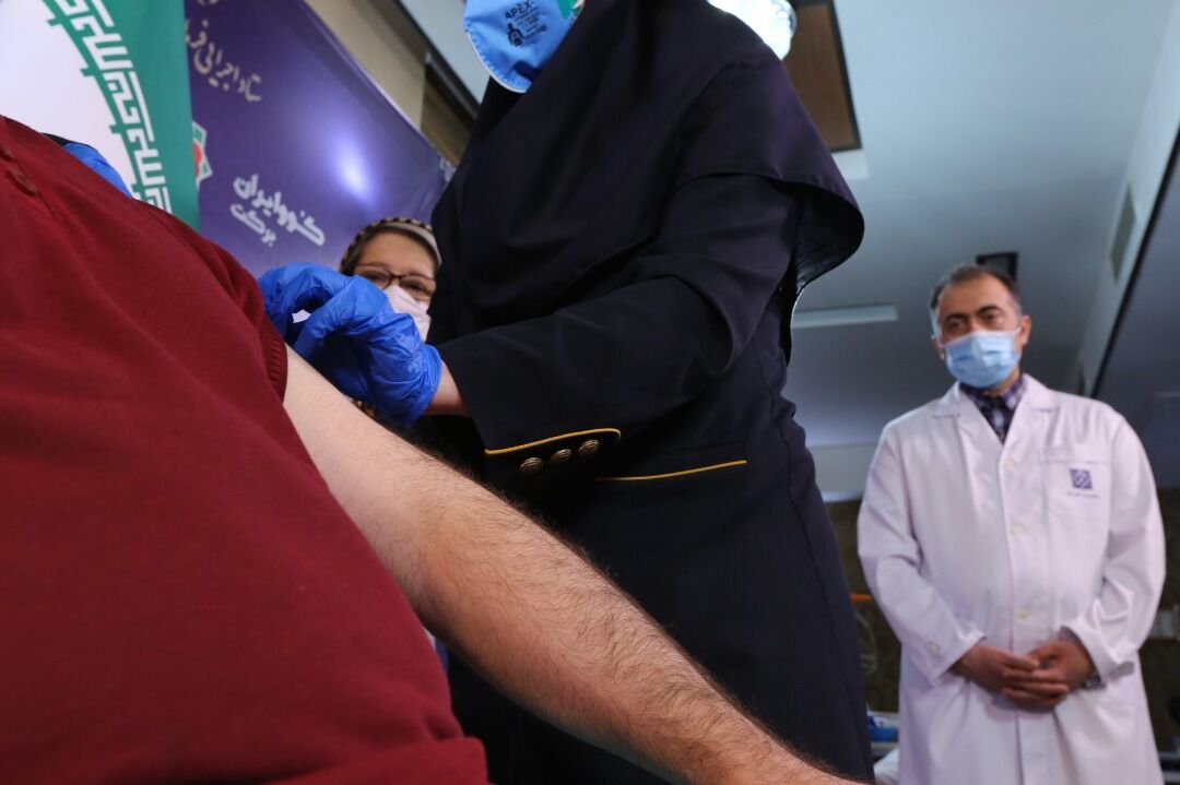 Iran injects COVID-19 vaccine to second group of volunteers