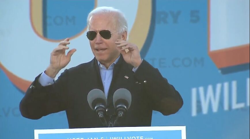 بایدن عملکرد دولت ترامپ در توزیع واکسن را شرم‌آور دانست