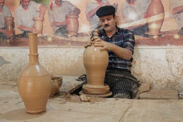 Meybod, où les potiers traduisent le désert