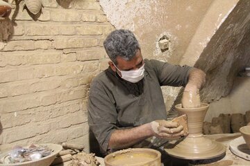 Meybod, où les potiers traduisent le désert