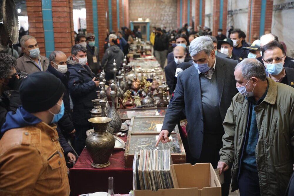 جمعه بازار پروانه با حضور شهردار تهران بازگشایی شد