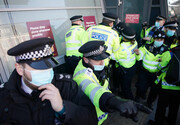 تداوم اعتراضات به قرنطینه در انگلیس و درگیری پلیس با مردم
