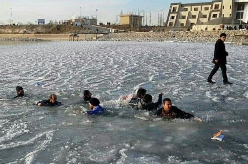 غوطه در یخ 