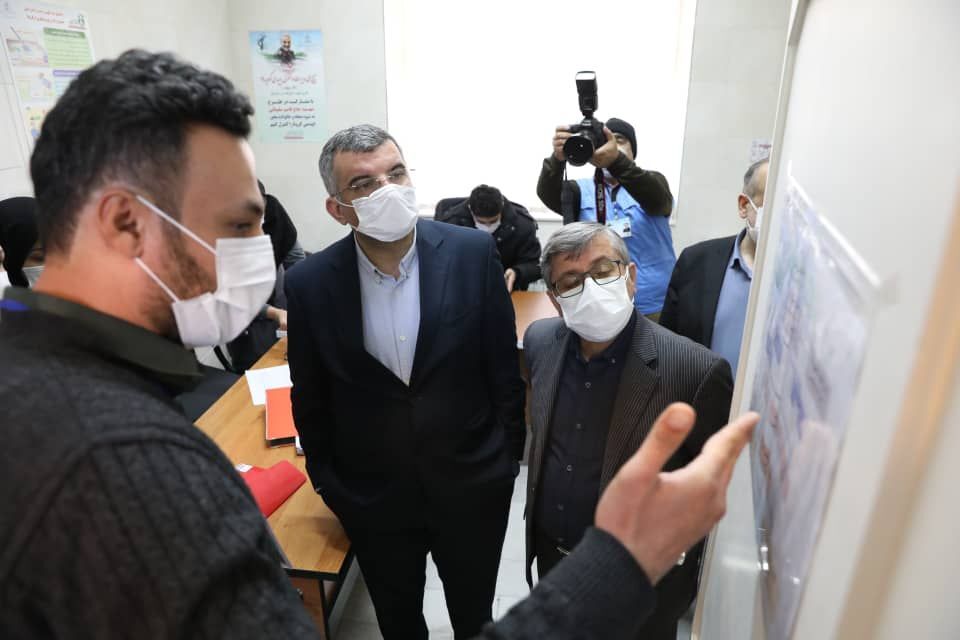 معاون وزیر بهداشت از مرکز جامع و پایگاه بسیج زنجان بازدید کرد