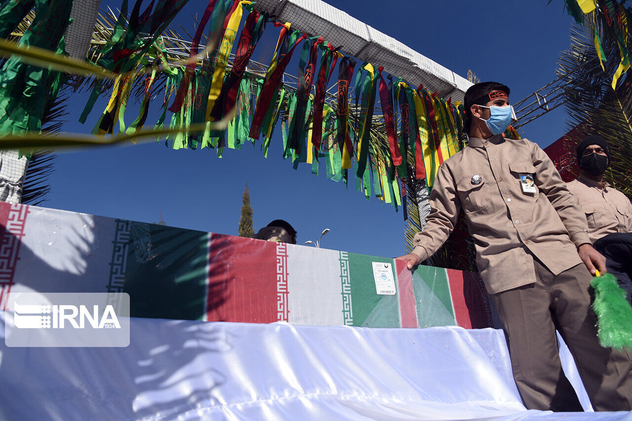 پیکر ۲ شهید گمنام در شهر بافق به خاک سپرده شد
