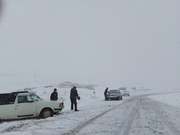 برف و کولاک در جاده‌های استان اردبیل 