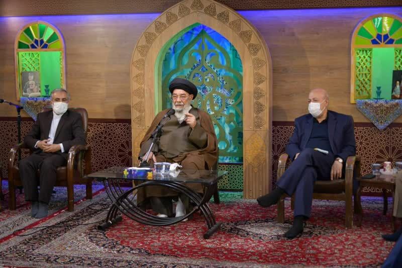 امام جمعه اصفهان: دستاوردهای نظام اسلامی تبیین شود