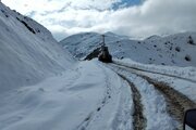 ارتفاع برف در محورهای روستایی مهاباد به یک متر رسید