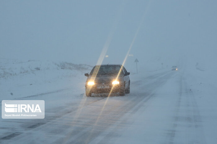 بارش برف و باران، وقوع کولاک و مه جاده های زنجان را احاطه کرده است