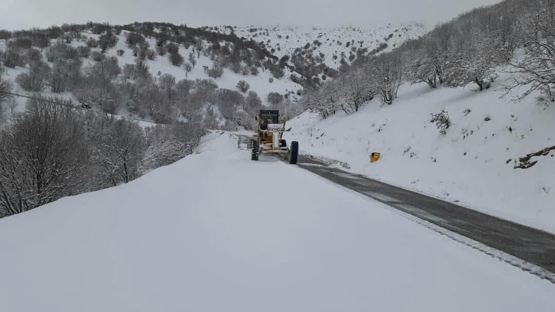 برف و کولاک راه ارتباطی ۱۸۰روستای کردستان را مسدود کرد