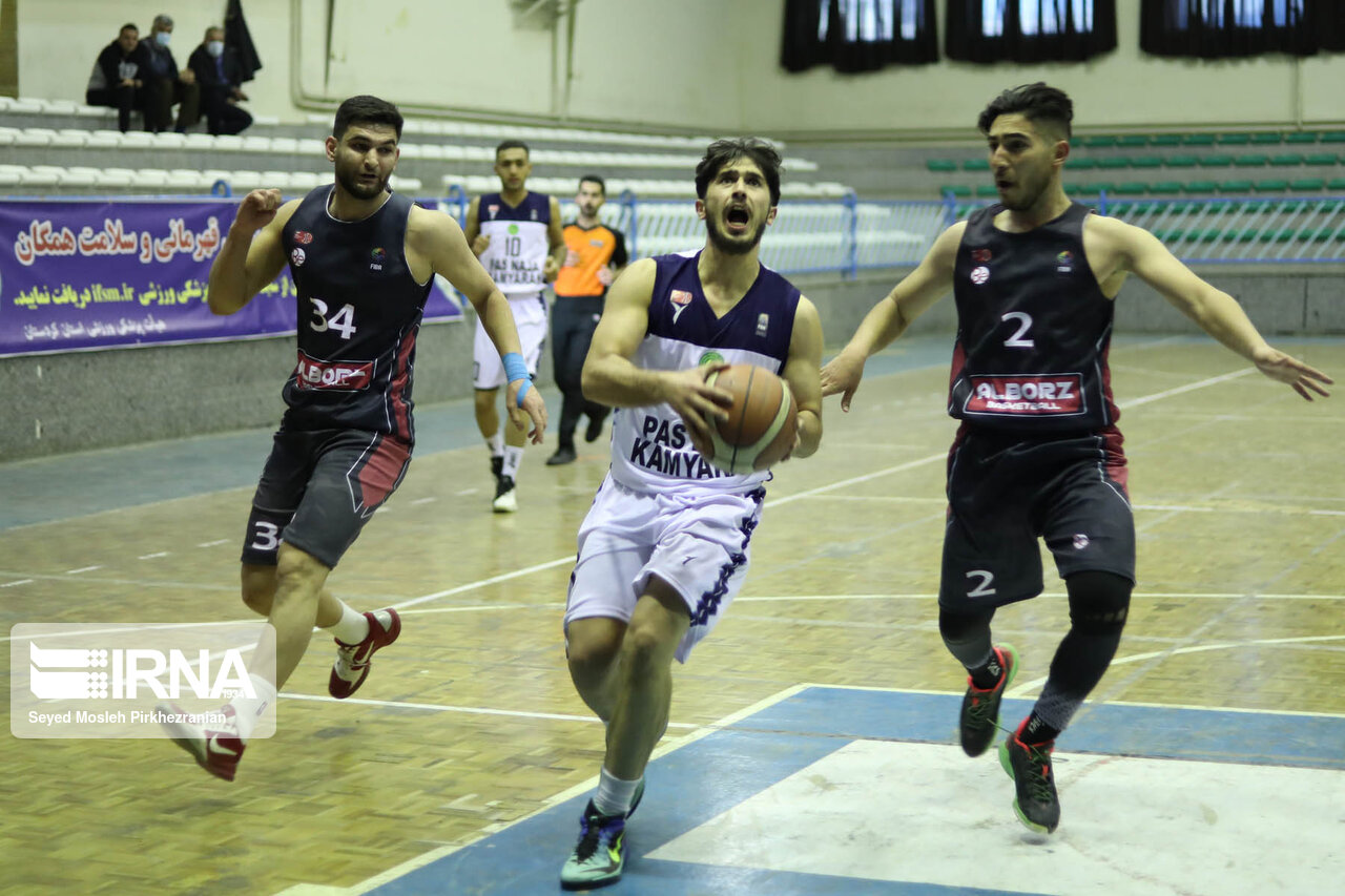 سه مسابقه از لیگ دسته یک بسکتبال در مشهد برگزار شد
