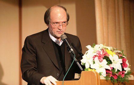 ترجمه اسپانیایی کتاب ریشه‌های انقلاب اسلامی در مادرید رونمایی شد