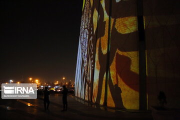 La tour Azadi s'illumine en vidéo-mapping par les œuvres de l'Expo Calligraphie UNESCO-IRAN