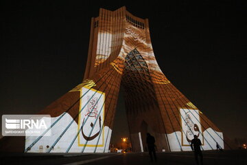 La tour Azadi s'illumine en vidéo-mapping par les œuvres de l'Expo Calligraphie UNESCO-IRAN