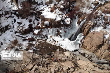 Iran : escalade glaciaire à Ganjnameh  de Hamedan à l’ouest