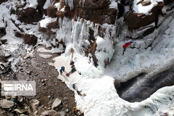 Iran : escalade glaciaire à Ganjnameh  de Hamedan à l’ouest