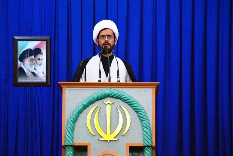 امام جمعه موقت بوشهر: ملت ایران پای نظام و انقلاب خود ایستاده اند
