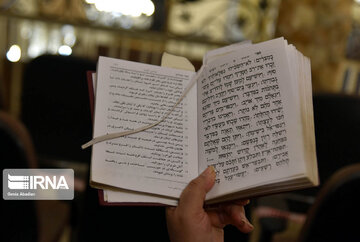 Les prières juives du soir et de la nuit à la synagogue de Yousefabad à Téhéran