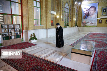 El Ayatolá Jamenei rinde homenaje al Imam Jomeini en el aniversario de la revolución