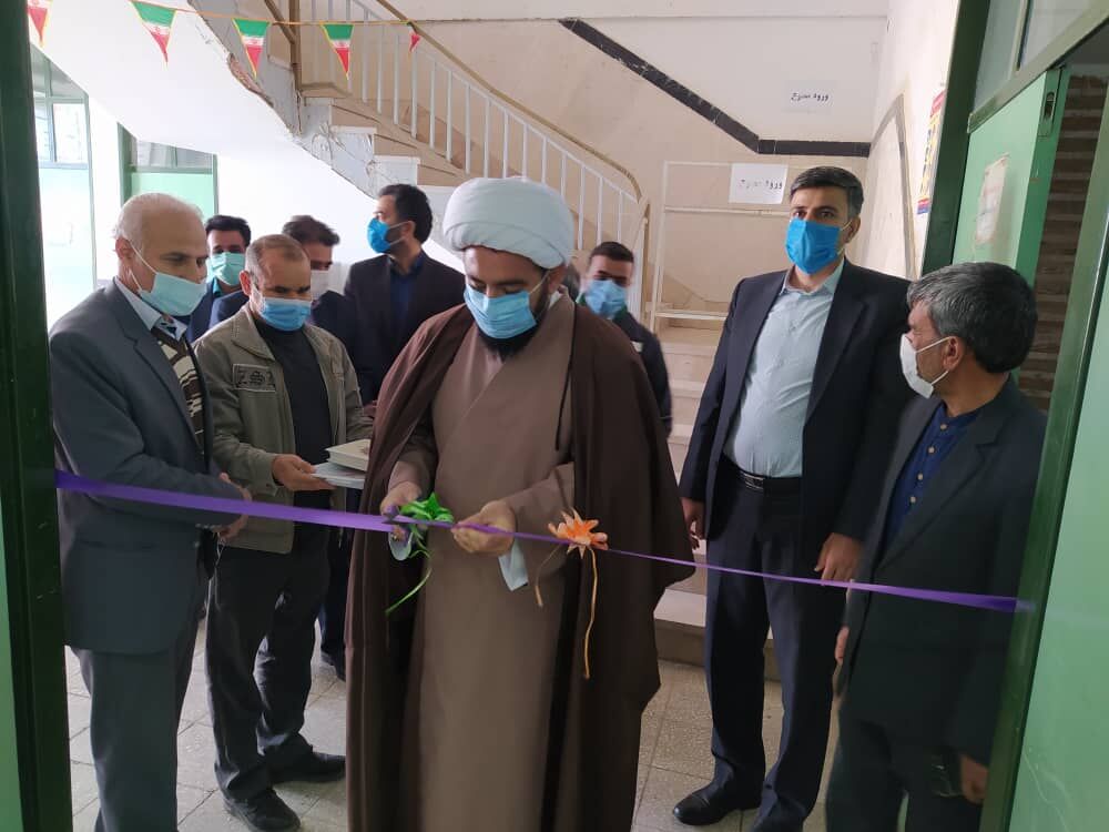 نمایشگاه عکس و روزنامه انقلاب در سرپل‌ذهاب افتتاح شد