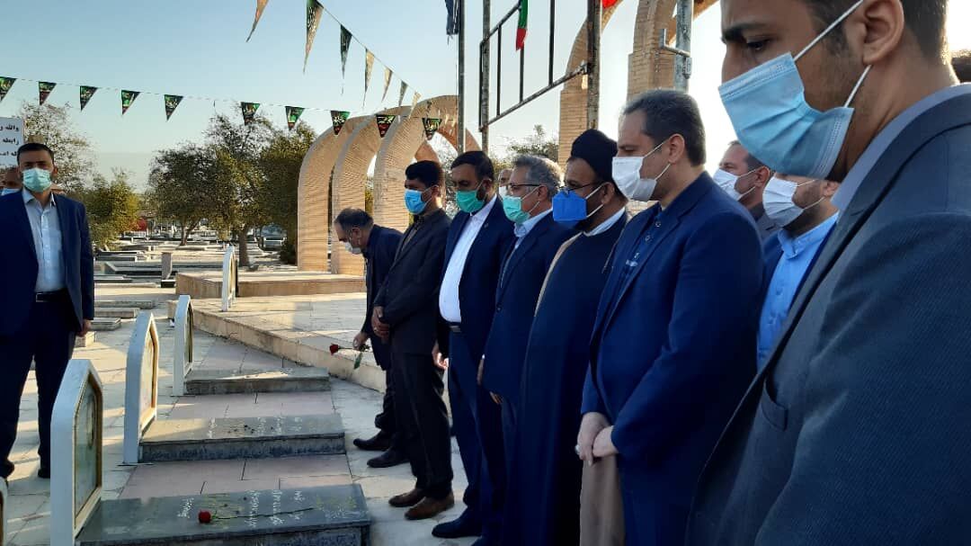 وزیر جهاد کشاورزی به مقام شامخ شهدای جیرفت ادای احترام کرد 