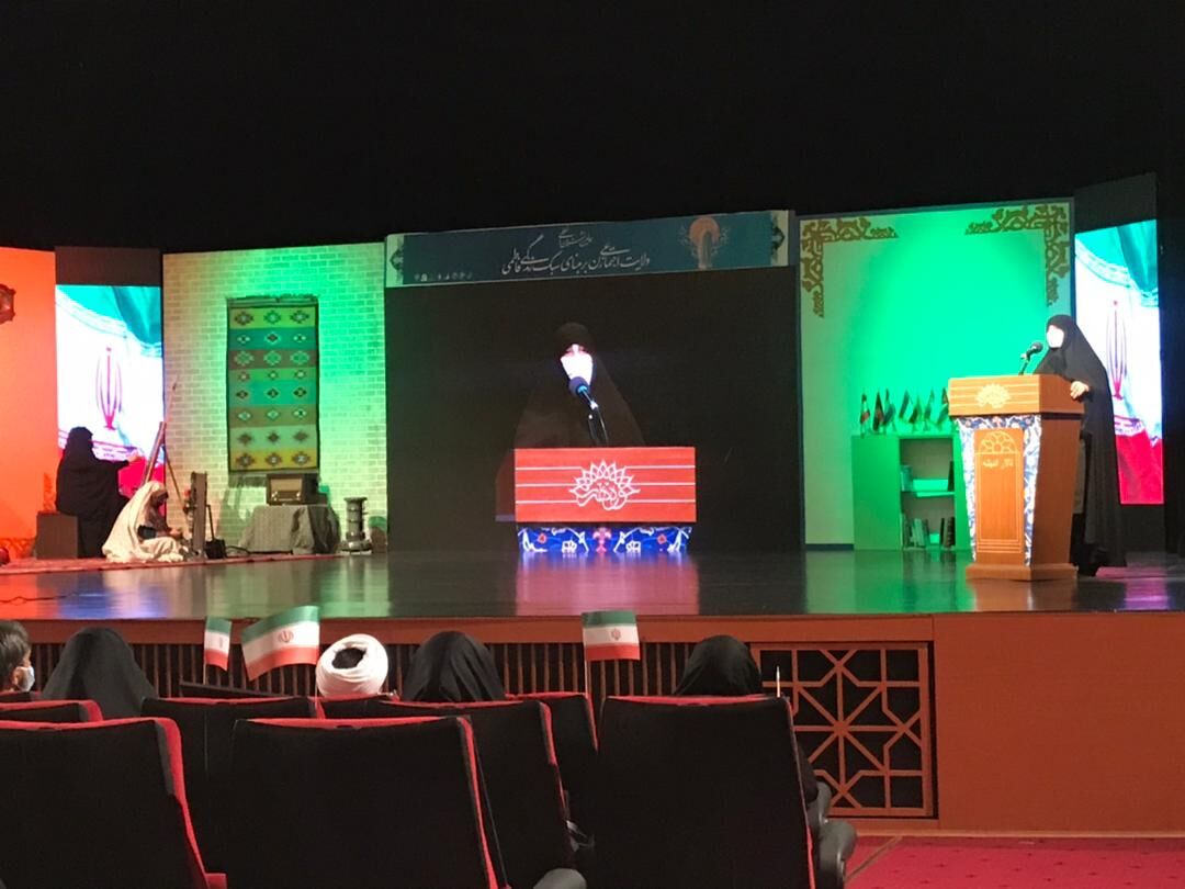 زن در نگاه امام خمینی(ره) رهبر نهضت معرفی شد 