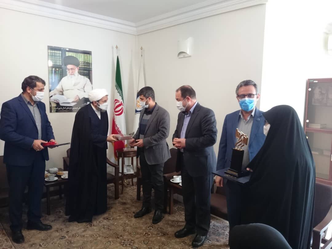 جوایز برگزیدگان جایزه جهانی اربعین در مشهد اهدا شد
