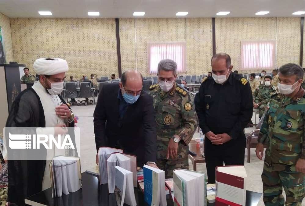 ۱۲ کتاب دفاع مقدس در خرمشهر رونمایی شد