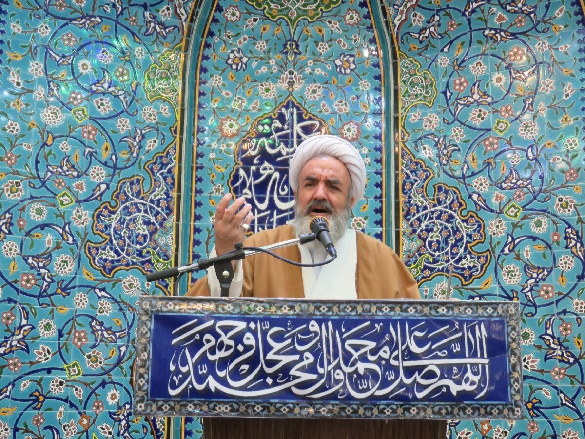 امام جمعه مراغه: شورای امنیت ملی از ماموران انتظامی در برابر اراذل و اوباش حمایت کنند