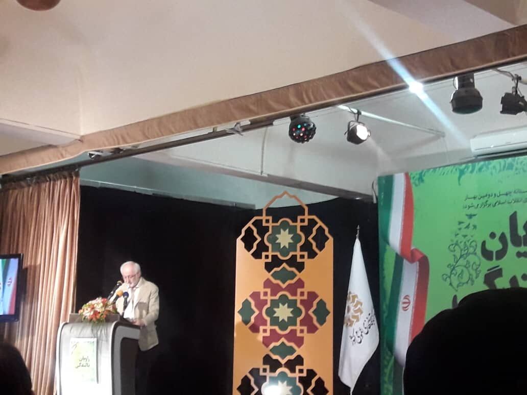 راویان بالندگی همزمان با چهل و دومین سالگرد پیروزی انقلاب تقدیر شدند