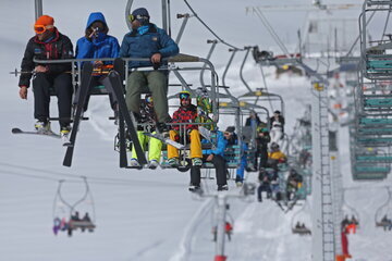 伊朗托查尔国际滑雪场举行曙光滑雪比赛