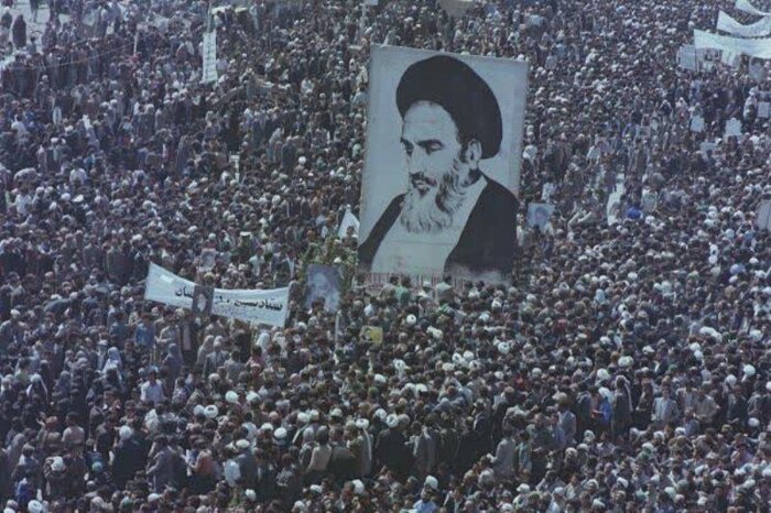 انقلاب اسلامی به ایران عزت و سرافرازی بخشید