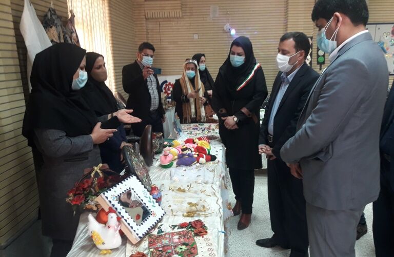 نمایشگاه دستاوردهای بانوان کارآموز فنی و حرفه‌ای گناوه گشایش یافت