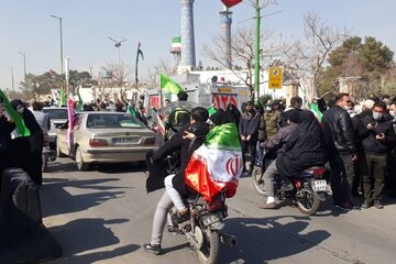 راهپیمایی سواری مردم اصفهان در سالروز پیروزی انقلاب اسلامی