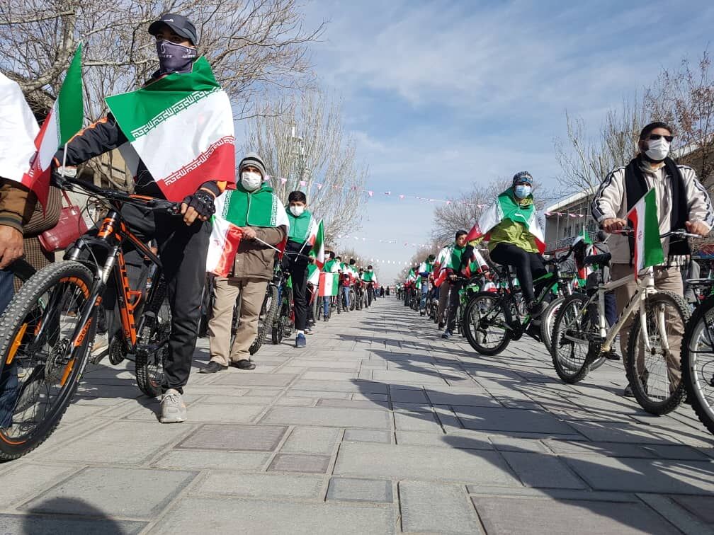 جشن متفاوت پیروزی انقلاب در خیابان‌های شیراز